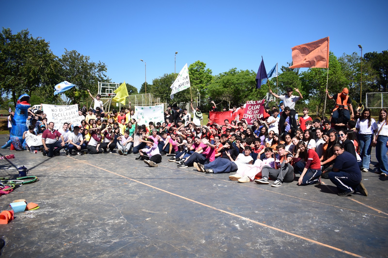 <p>Semana del Derecho a Jugar: 300 estudiantes participaron de una jornada recreativa en el Parque de la Ciudad</p>